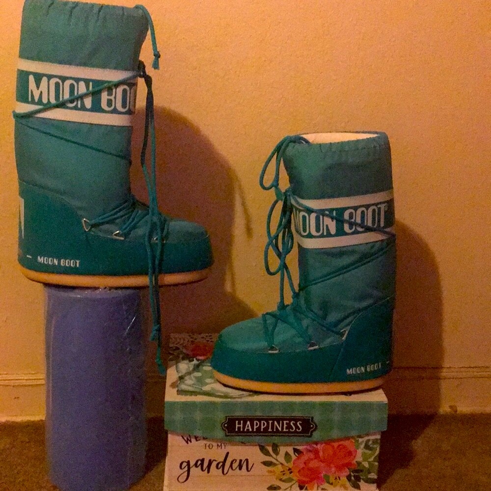 Brand new Moon Boots